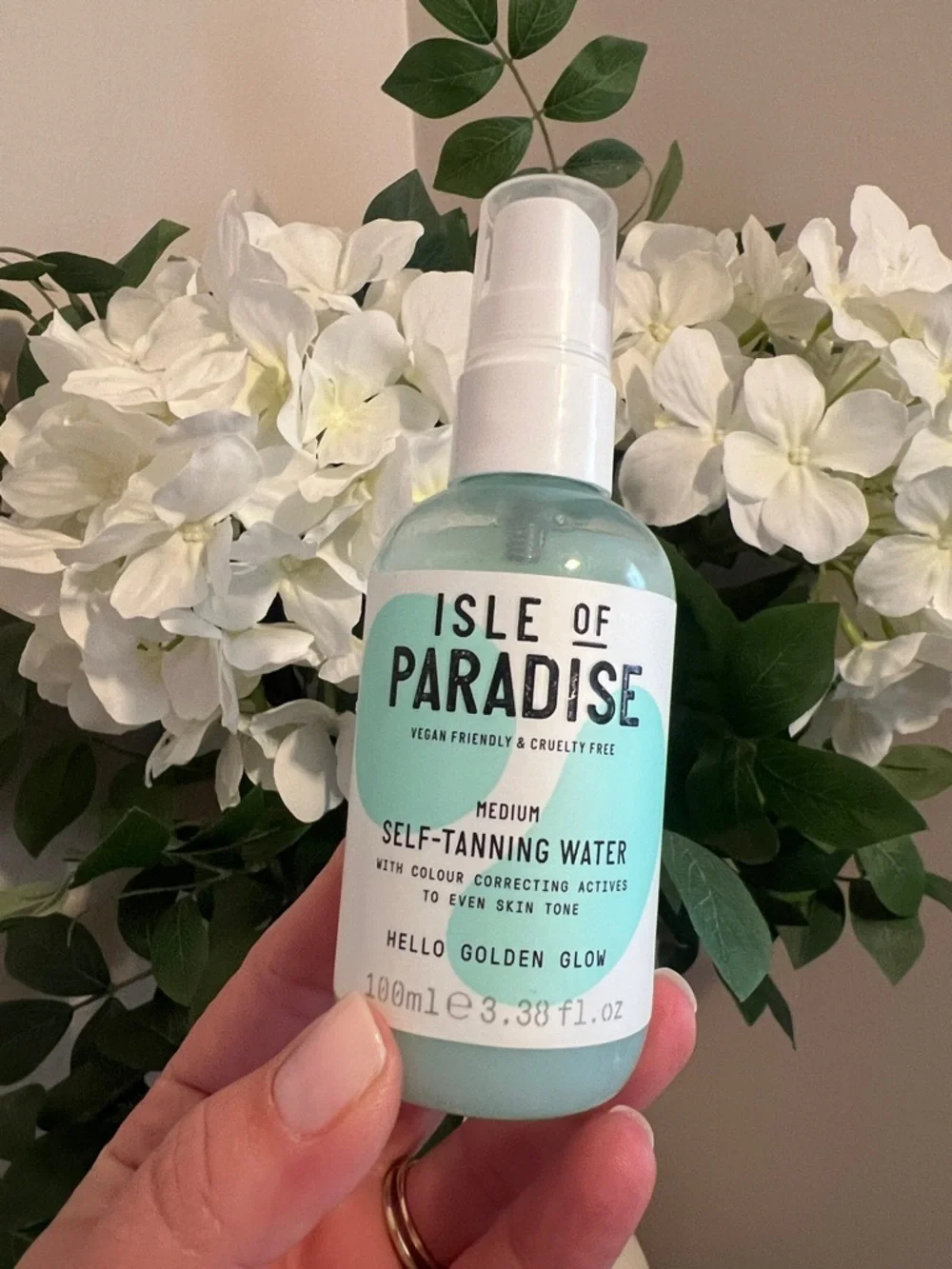 ISLE OF PARADISE • SELF TANNING WATER • MEDIUM